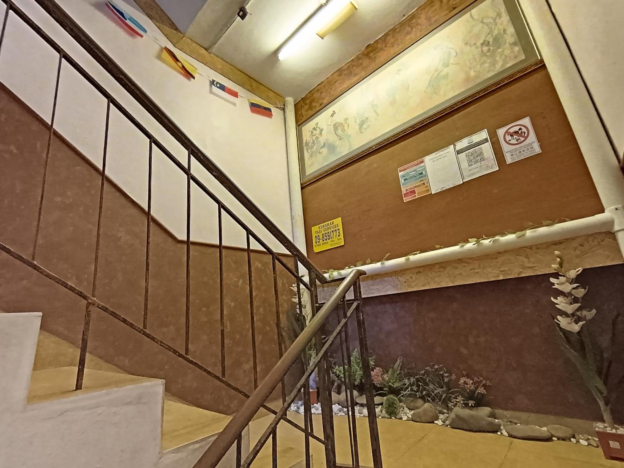 New Budget Inn Hotel Chukai Ngoại thất bức ảnh