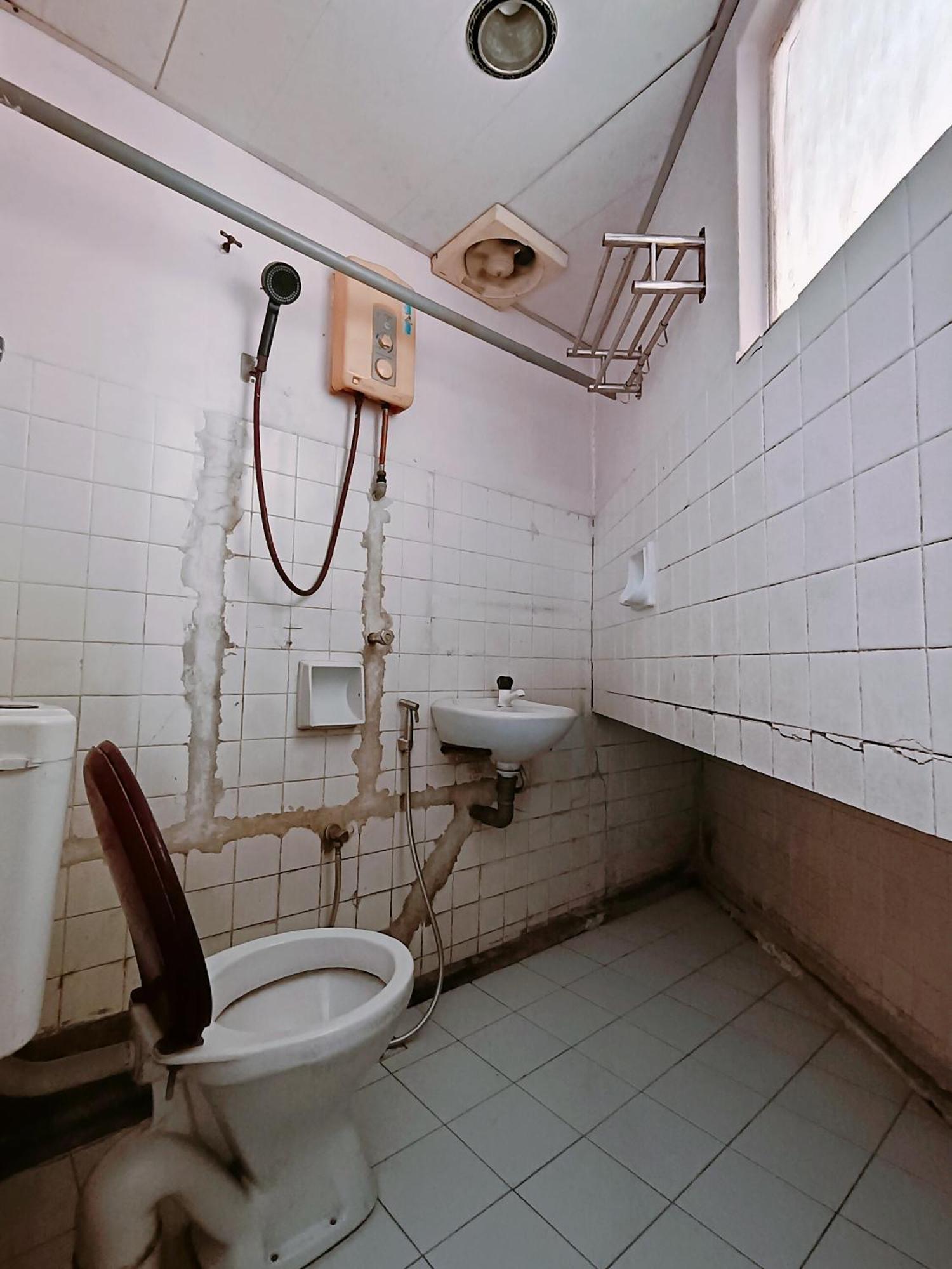 New Budget Inn Hotel Chukai Phòng bức ảnh